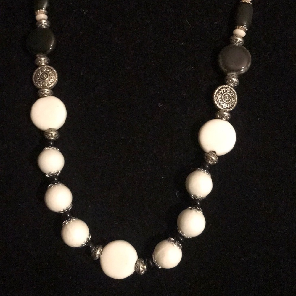 Hand crafted ceramic black and white color blocked necklace - Picture 2 of 4